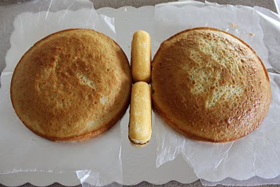 How To Round Corners While Frosting Cake